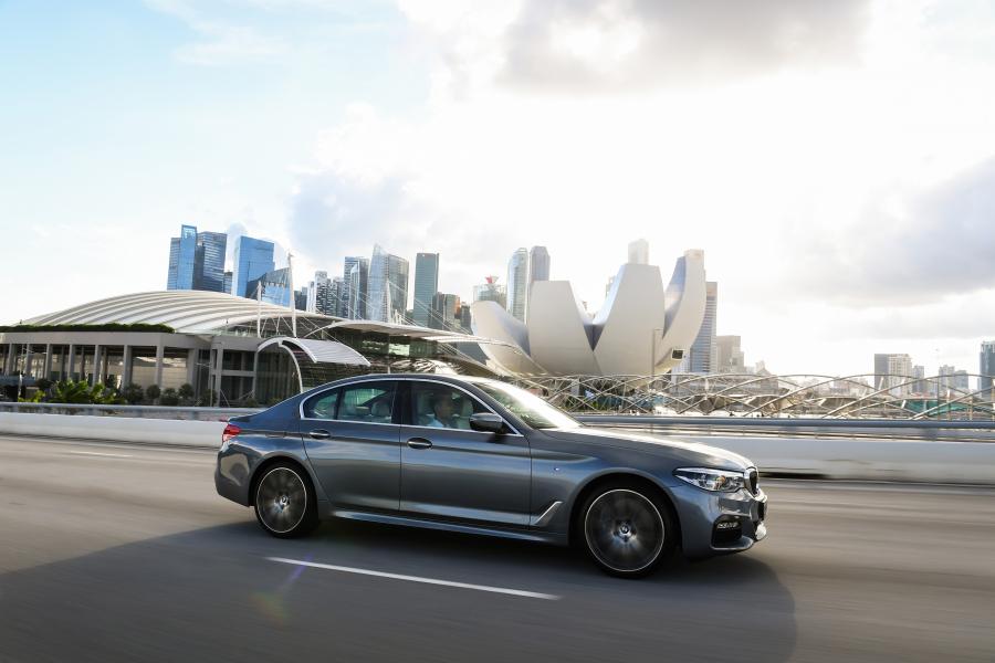  BMW 540i Sedan M Sport 2017 года  (SG) (фото 5 из 6)